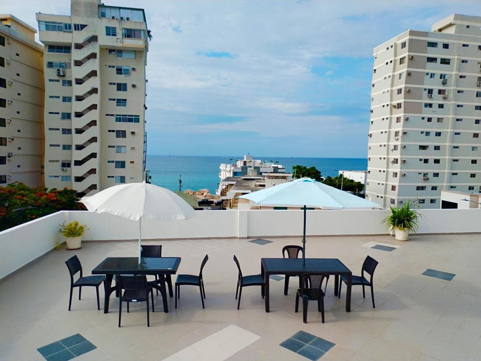 Alojate A Una Calle De La Playa Y Malecon Salinas  Exterior foto