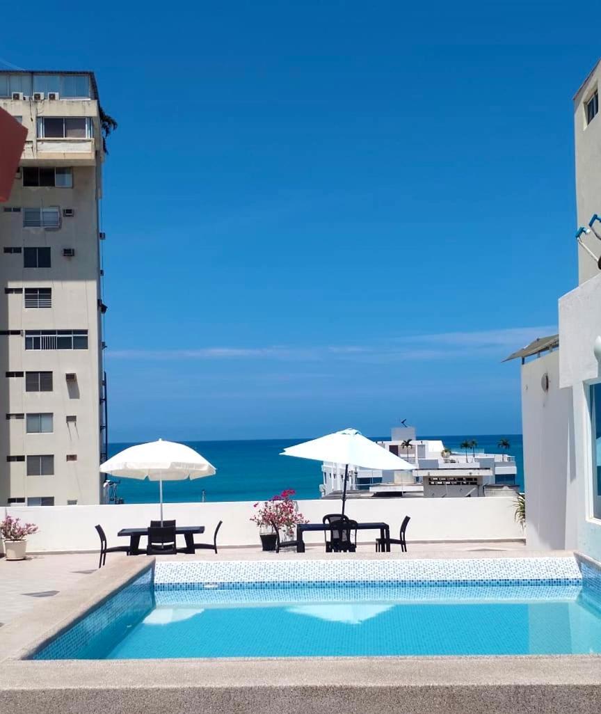 Alojate A Una Calle De La Playa Y Malecon Salinas  Exterior foto